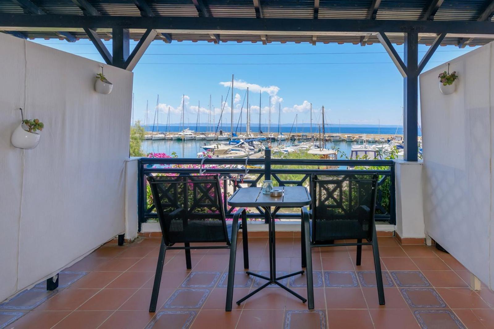 Apartamento Nikiti Seafront Blue Exterior foto